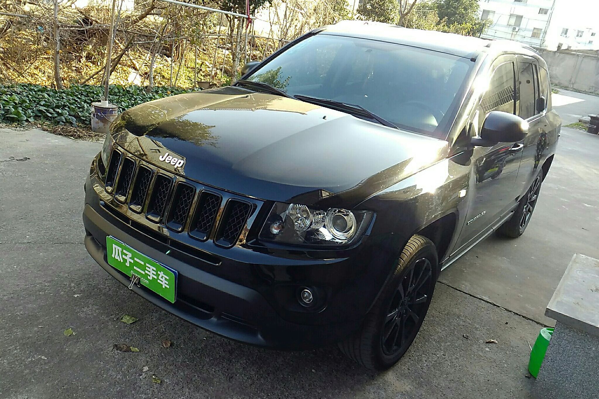 jeep指南者 2013款 2.0l 两驱炫黑豪华版(进口)