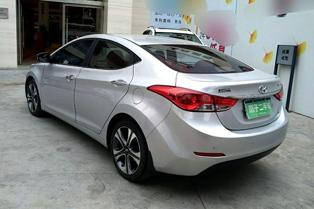 现代朗动 2012款 1.8l 自动尊贵型