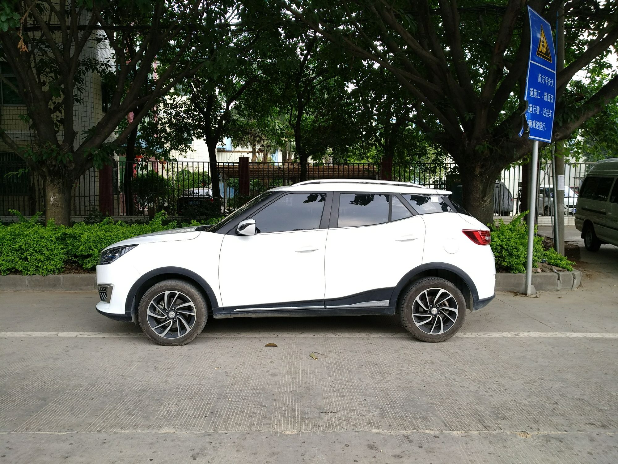 众泰t300 2017款 1.5t cvt尊享型