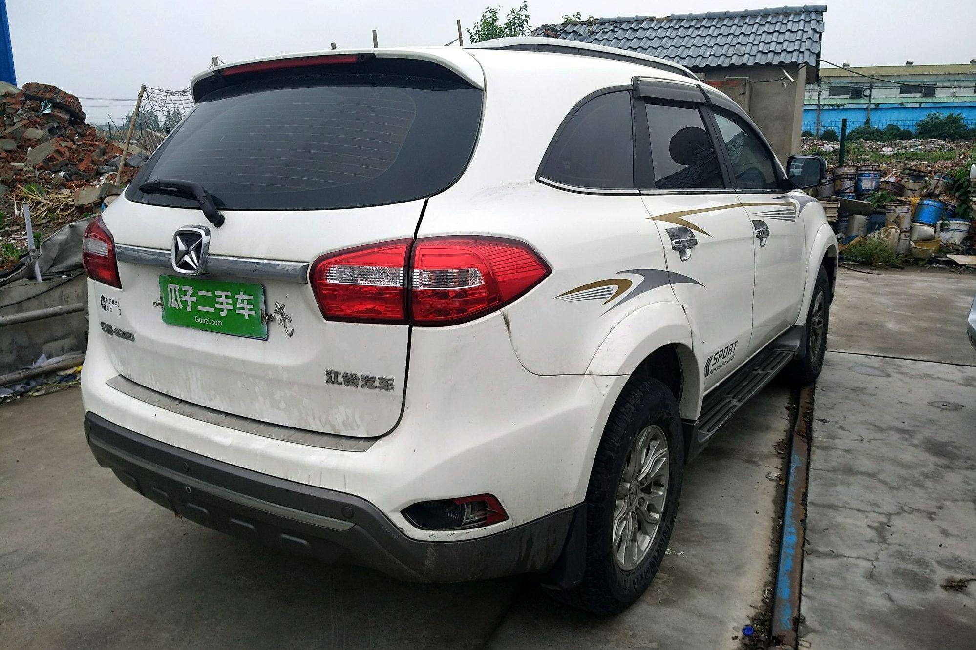 江铃驭胜s350 2013款 2.4t 自动两驱柴油豪华版5座