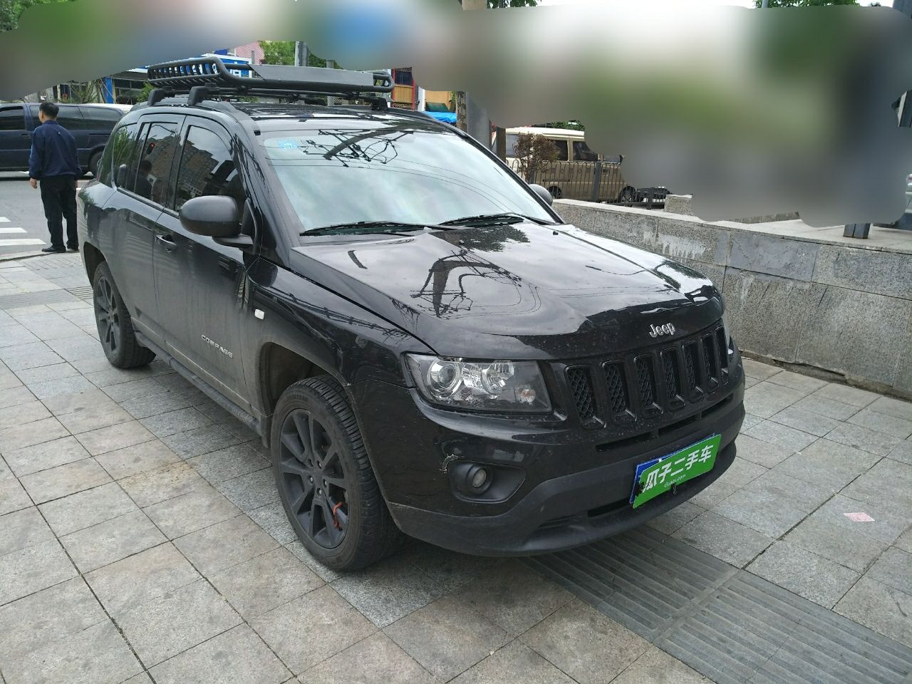 jeep 指南者 2013款 2.0l 两驱炫黑豪华版(进口)