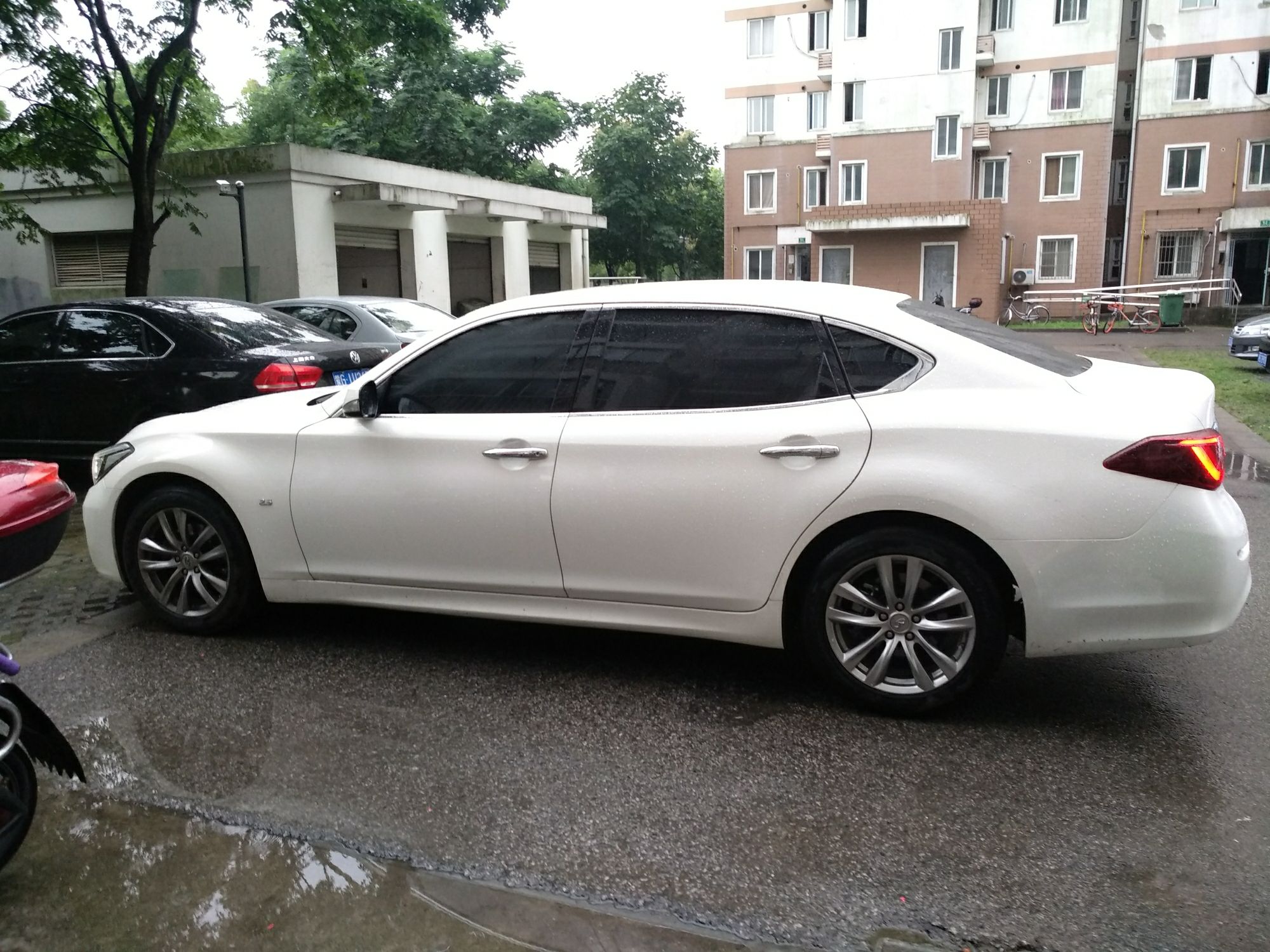 英菲尼迪q70l 2015款 q70l 2.5l 精英版(进口)