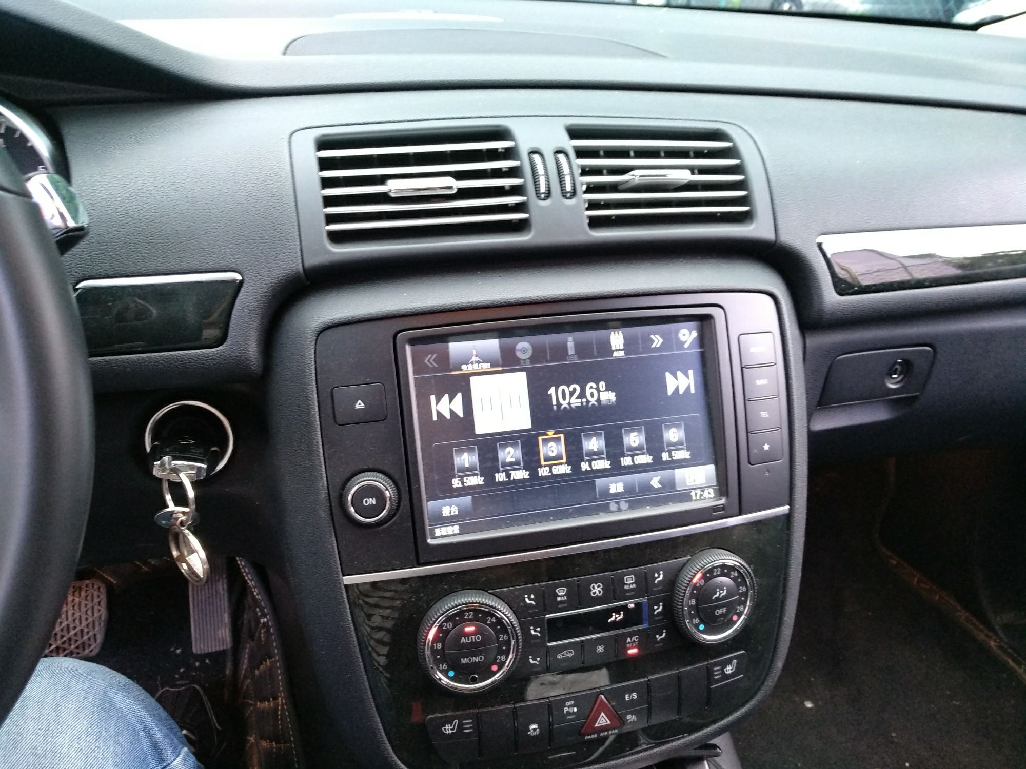 奔驰r级 r320 [进口] 2017款 3.0t 自动 商务型臻藏版