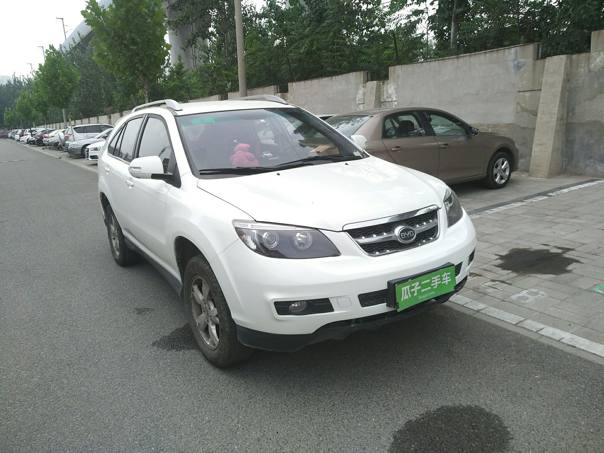 比亚迪s6 2013款 劲悦版 2.0l 手动豪华型 5座