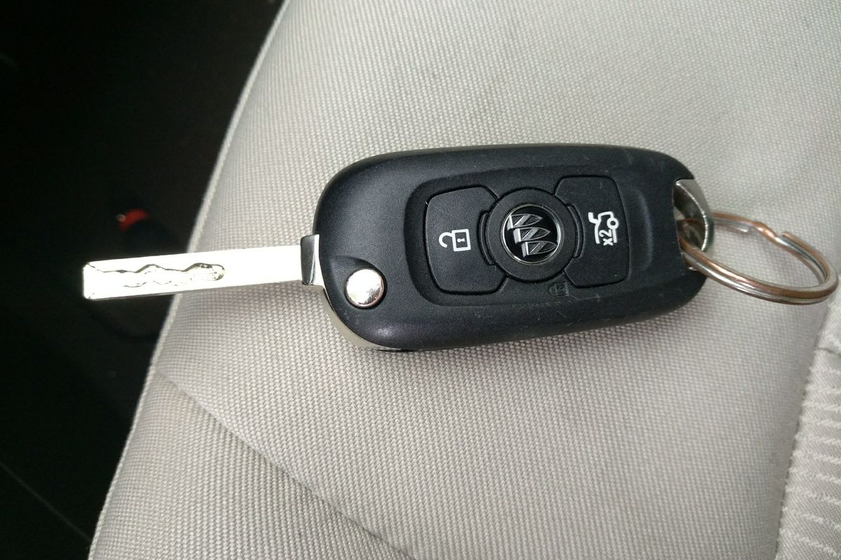 别克威朗车钥匙怎么换电池 别克威朗车钥匙放