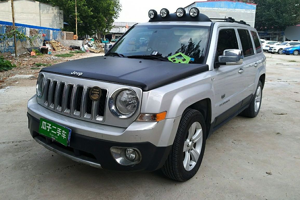 jeep 自由客 2011款 2.4 经典版(进口)