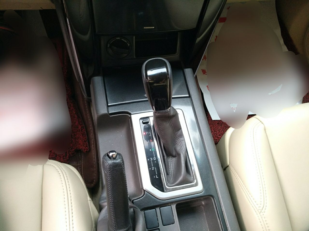 2015款自动挡丰田普拉多 2.7排量 九气囊 带冰箱不带天窗 中东版本