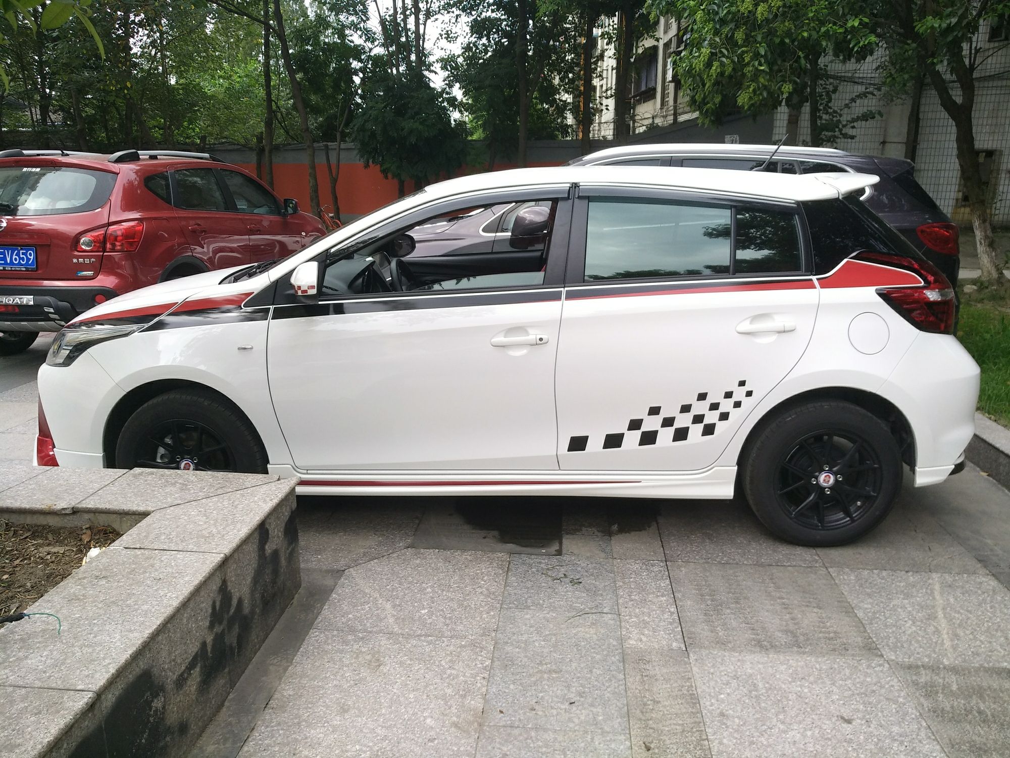 丰田yaris l 致炫 2018款 1.5e cvt冠军限量版