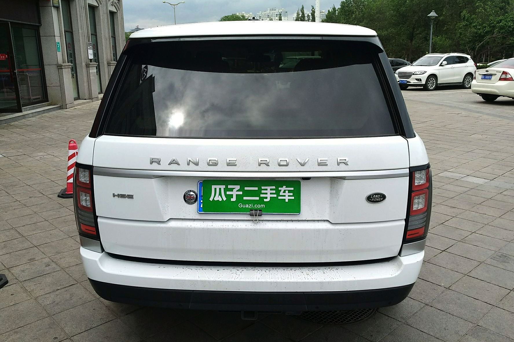 路虎揽胜3.0t白色 自动 车辆图片