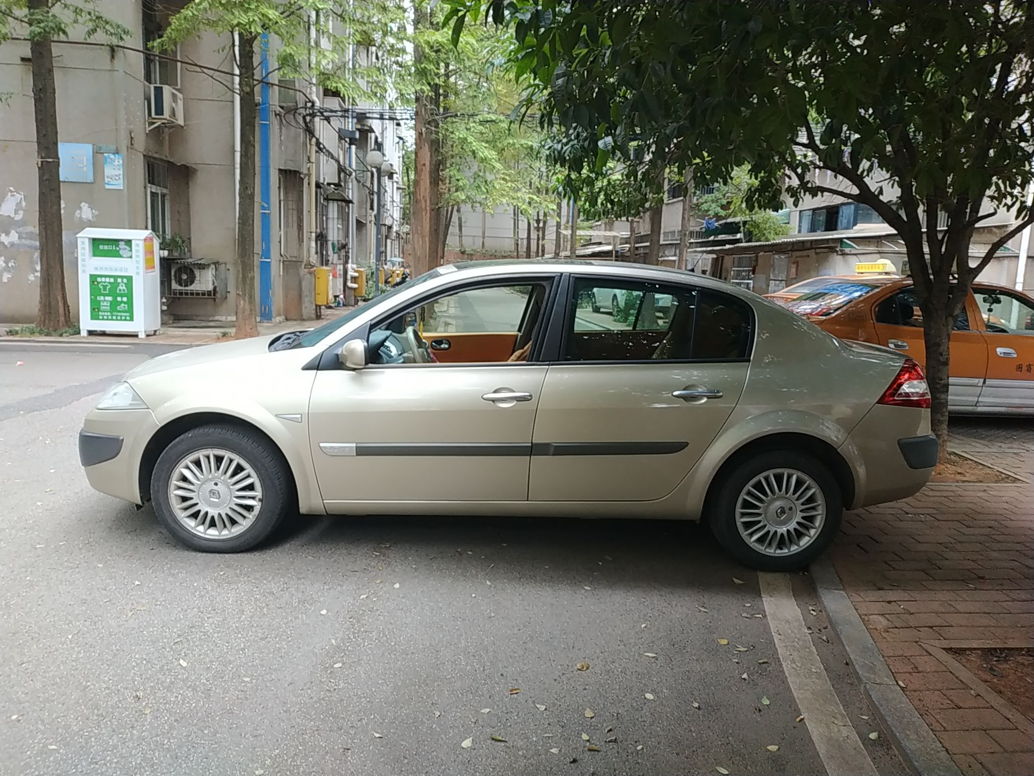雷诺 梅甘娜 2006款 sedan 2.0 4at(进口)