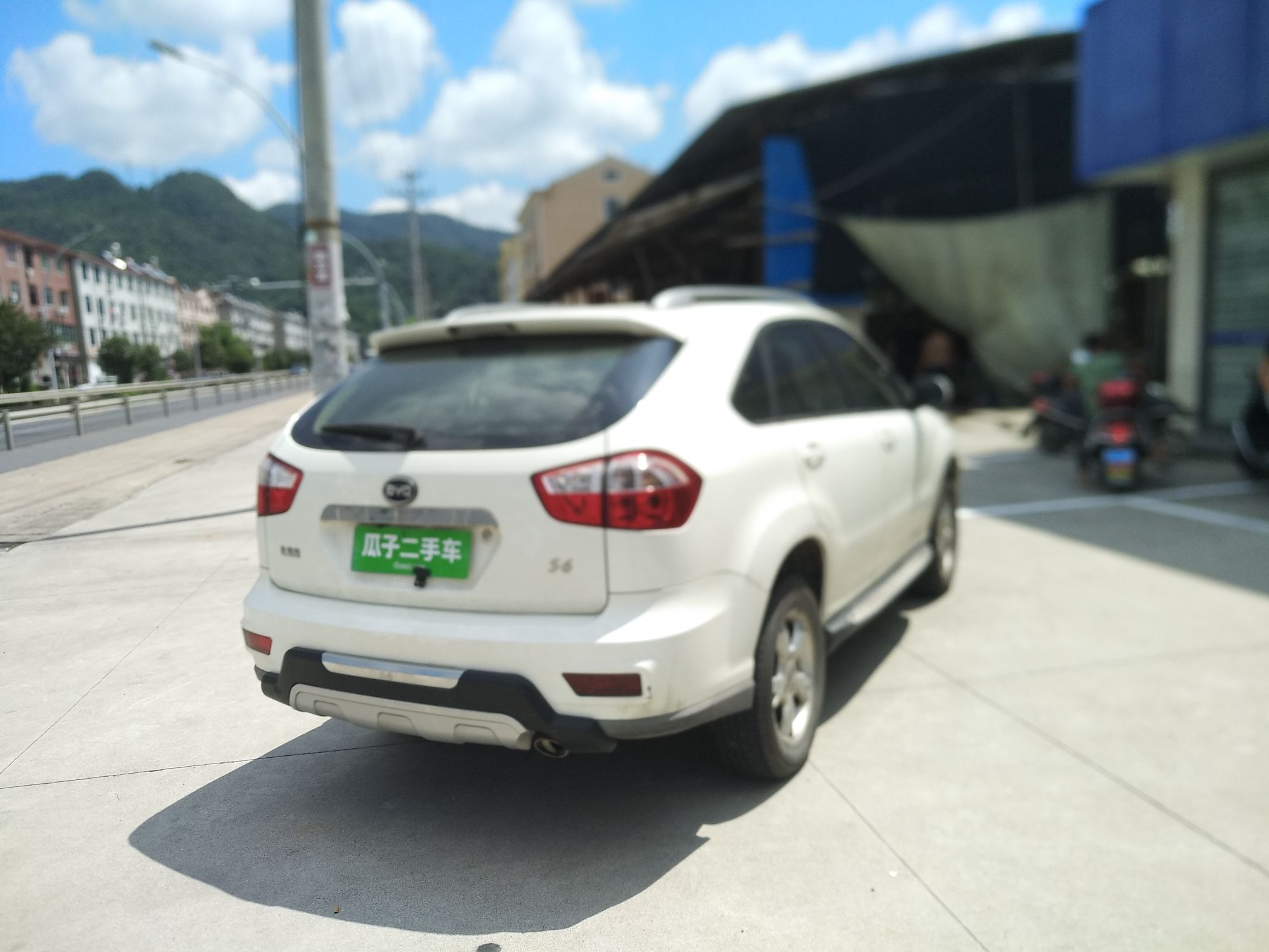 比亚迪s6 劲悦版 2013款 2.0l 手动 前驱 尊贵型 (国Ⅳ)