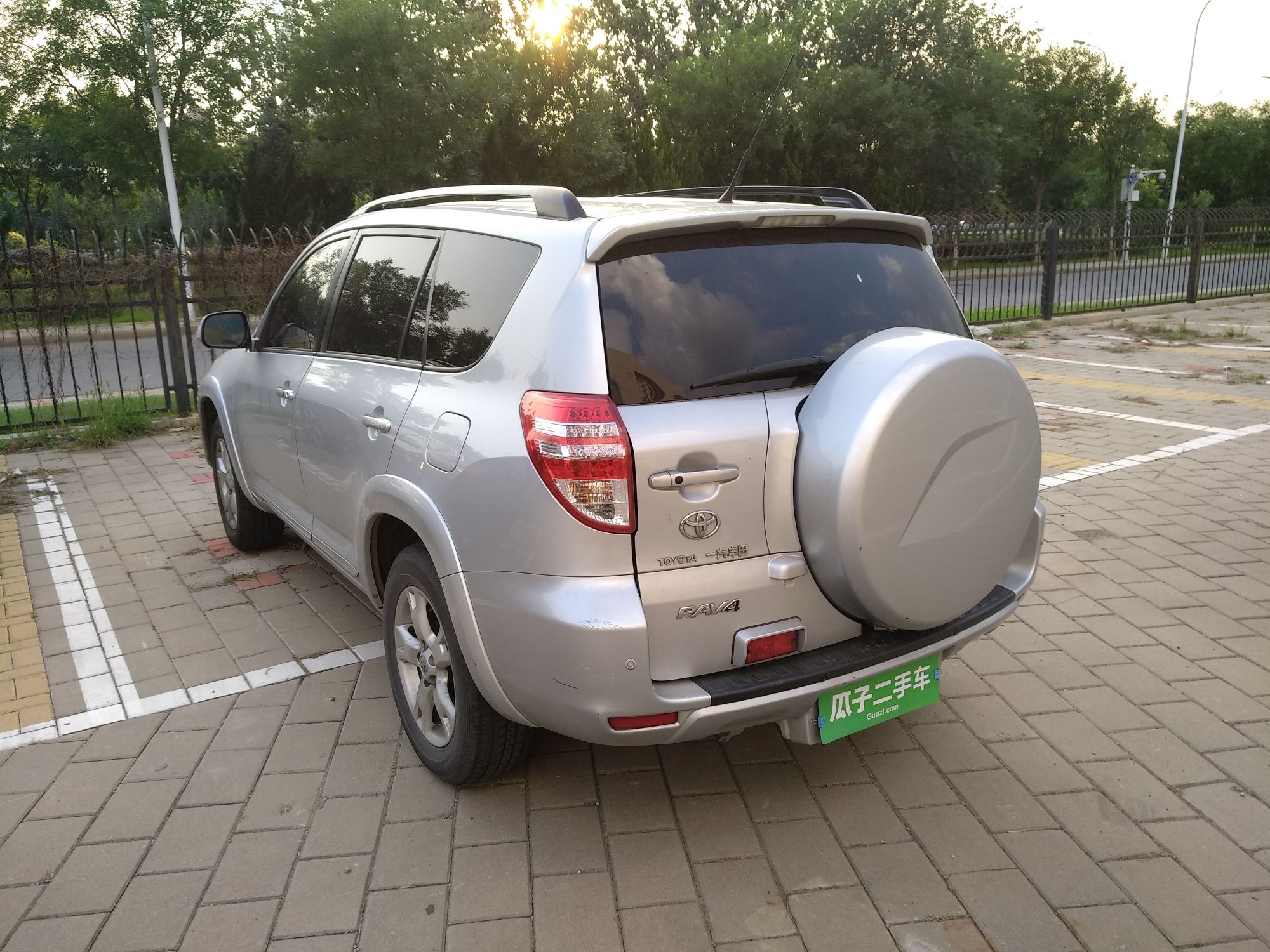 丰田rav4 2010款 2.4l 自动豪华升级版