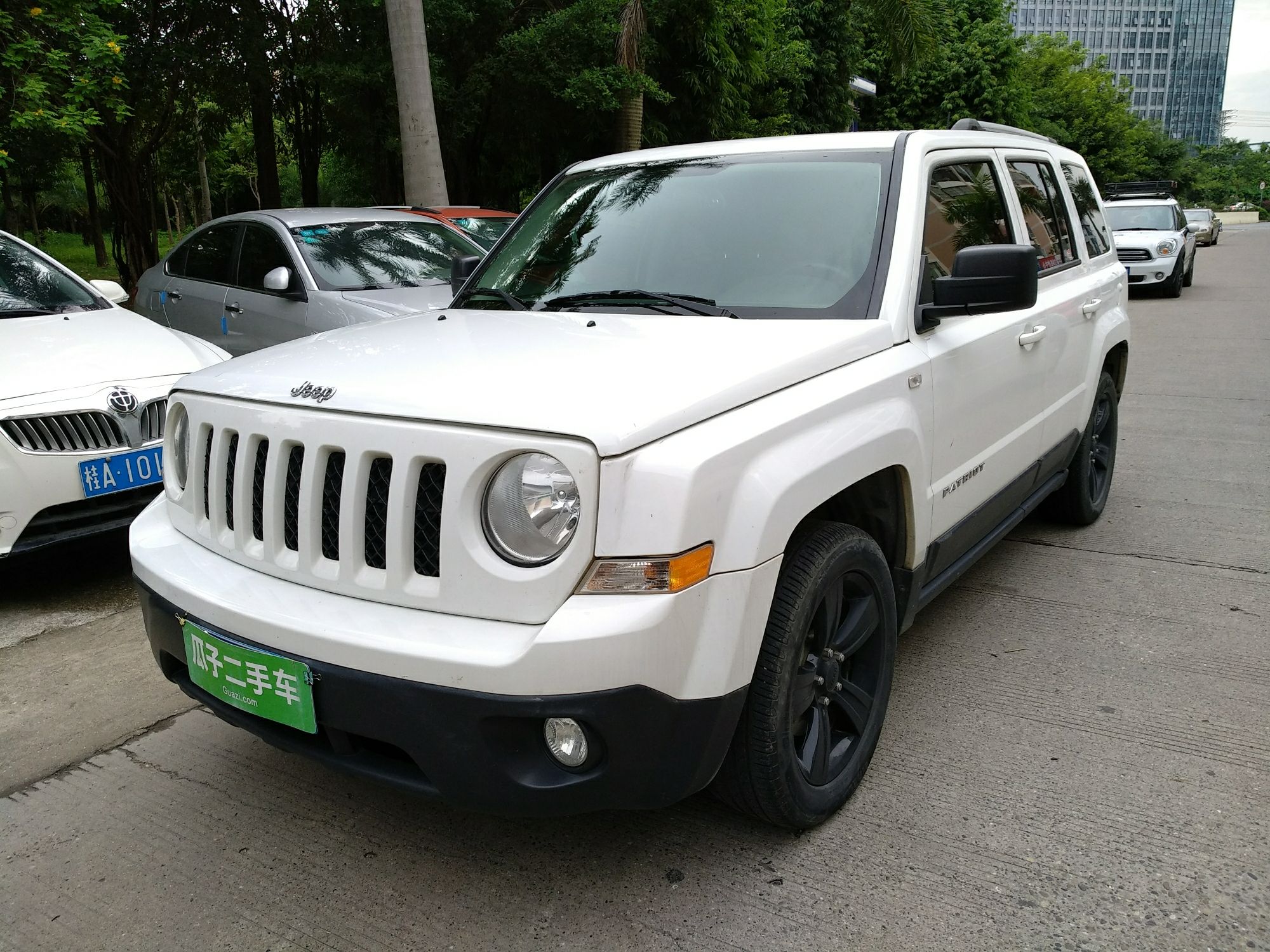 jeep 自由客 2013款 2.4 炫黑运动版(进口)