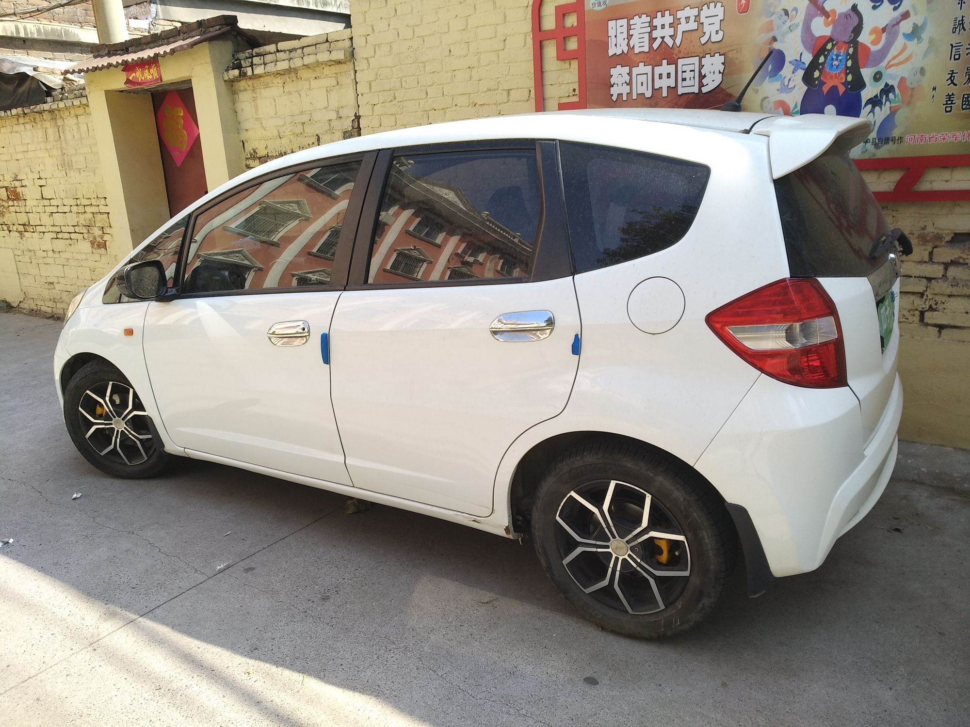 5l 自动 两厢轿车 豪华型 (国Ⅳ)