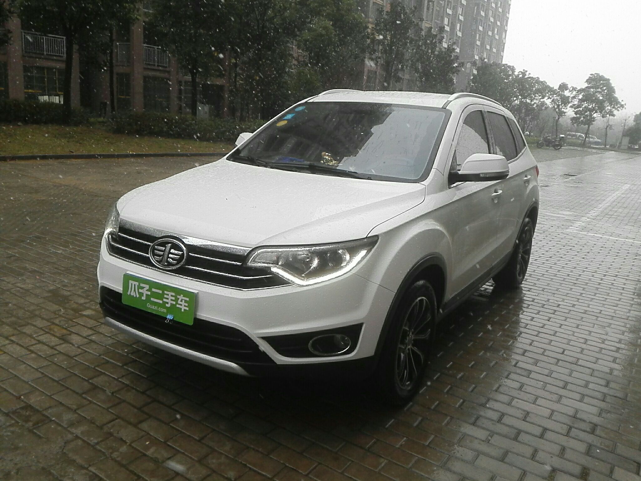 一汽 森雅r7 2016款 1.6l 手动豪华型