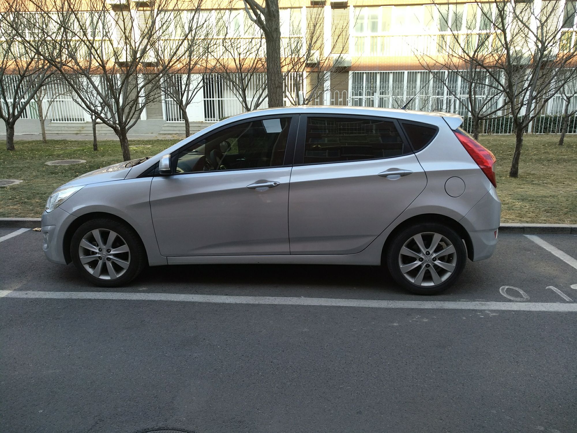 北京二手现代瑞纳 2011款 1.6l 自动 5门5座两厢车 型