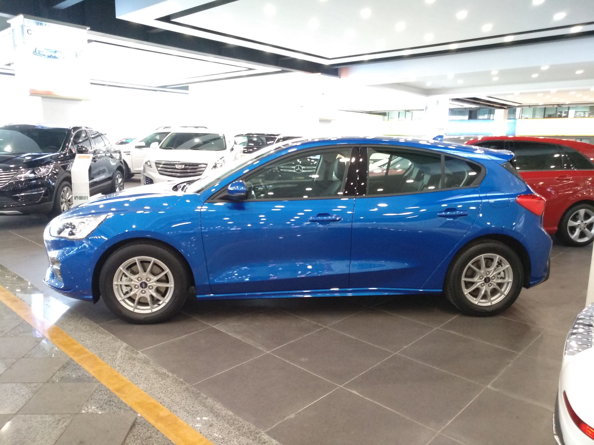 福特 福克斯 2020款 两厢 ecoboost 180 自动锋潮型