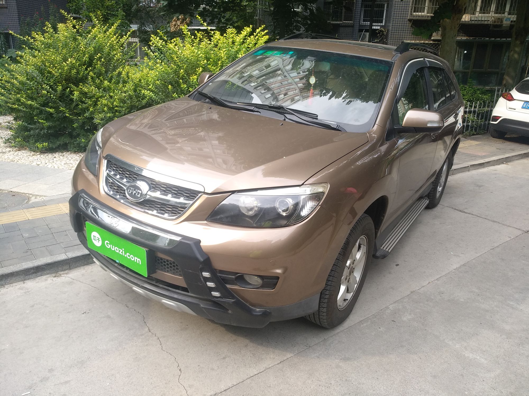 比亚迪s6 2013款 劲悦版 2.0l 手动尊贵型 5座