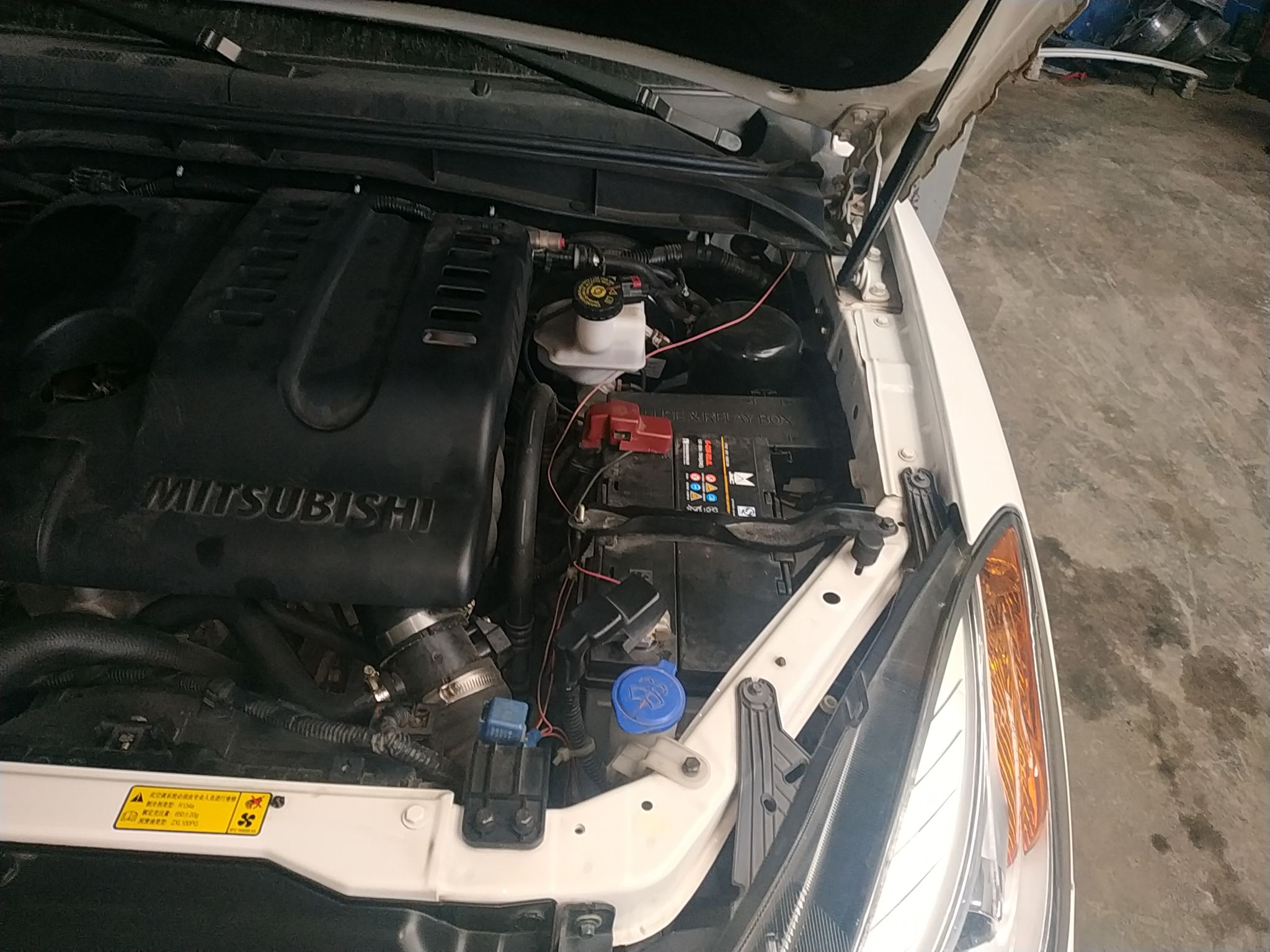 江铃 驭胜s350 2013款 2.0t 手动两驱汽油超豪华版5座