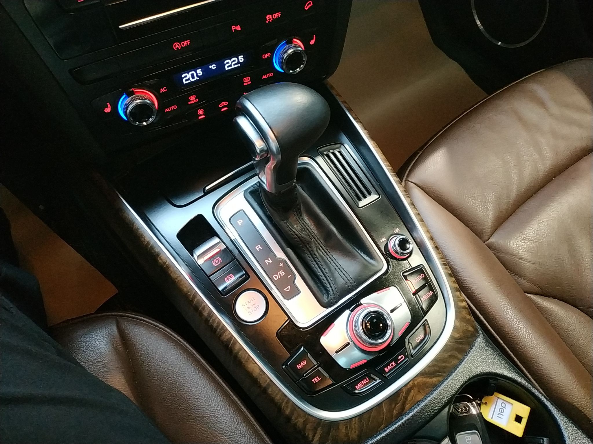 奥迪q5 2013款 2.0t 自动 四驱 汽油 舒适型(国)