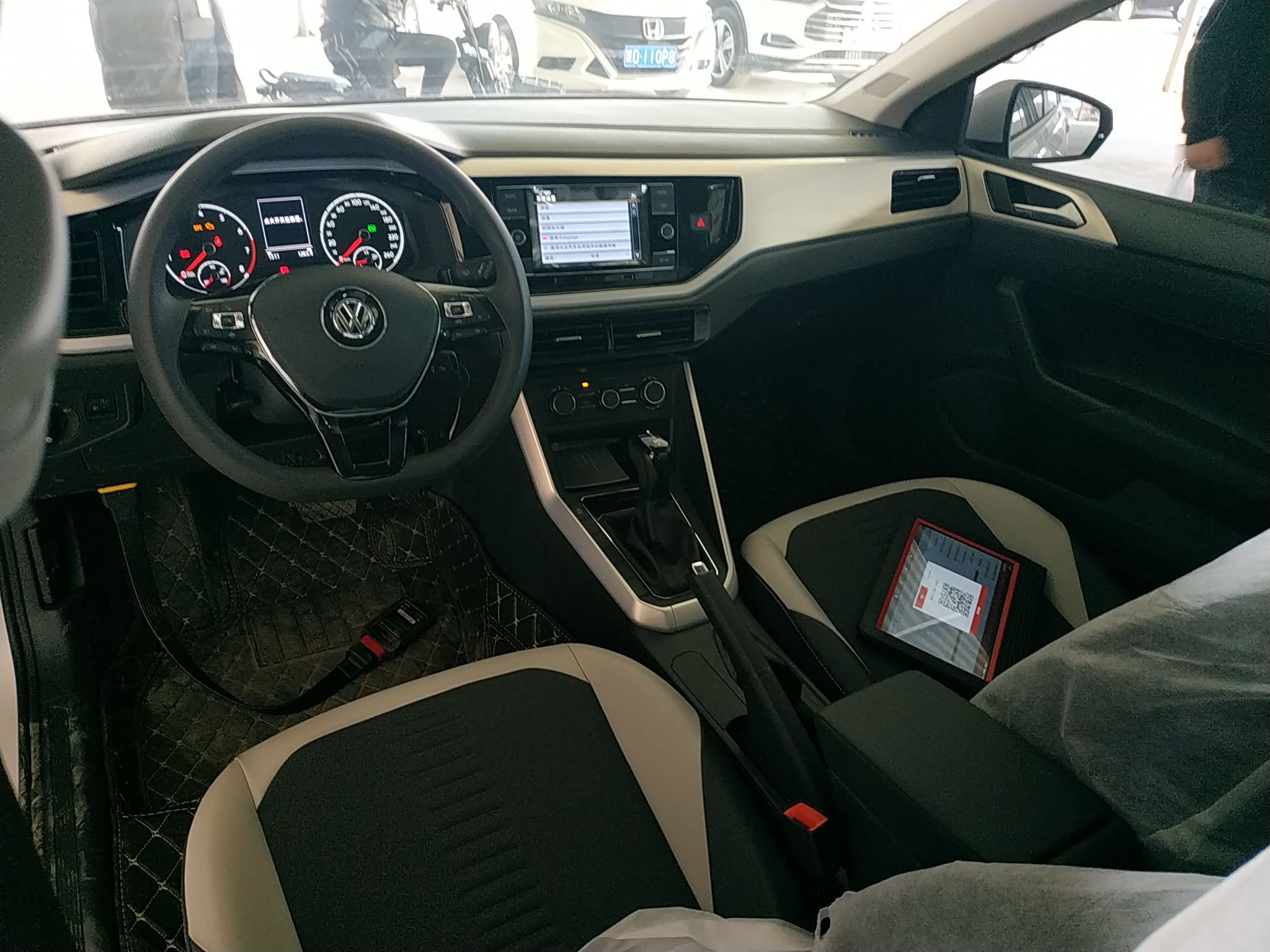 大众polo 2019款 plus 1.5l 自动炫彩科技版