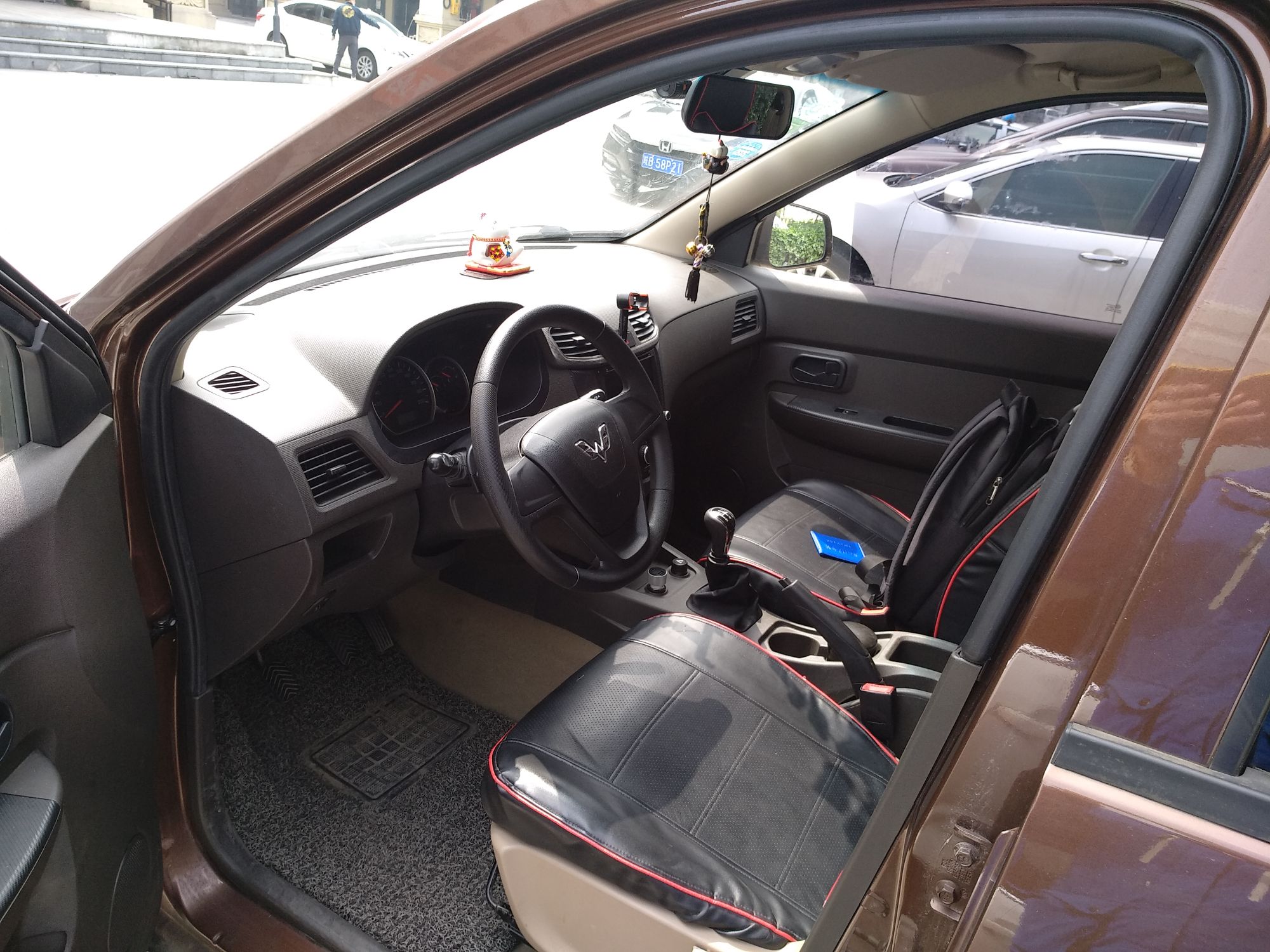 五菱宏光 s 2014款 1.5l 手动 8座 标准型