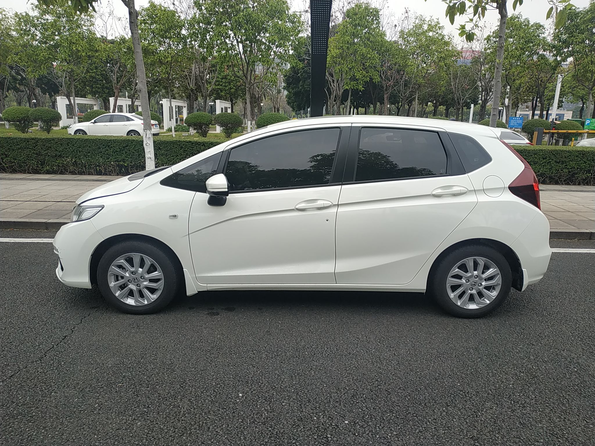 本田 飞度 2018款 1.5l cvt舒适天窗版