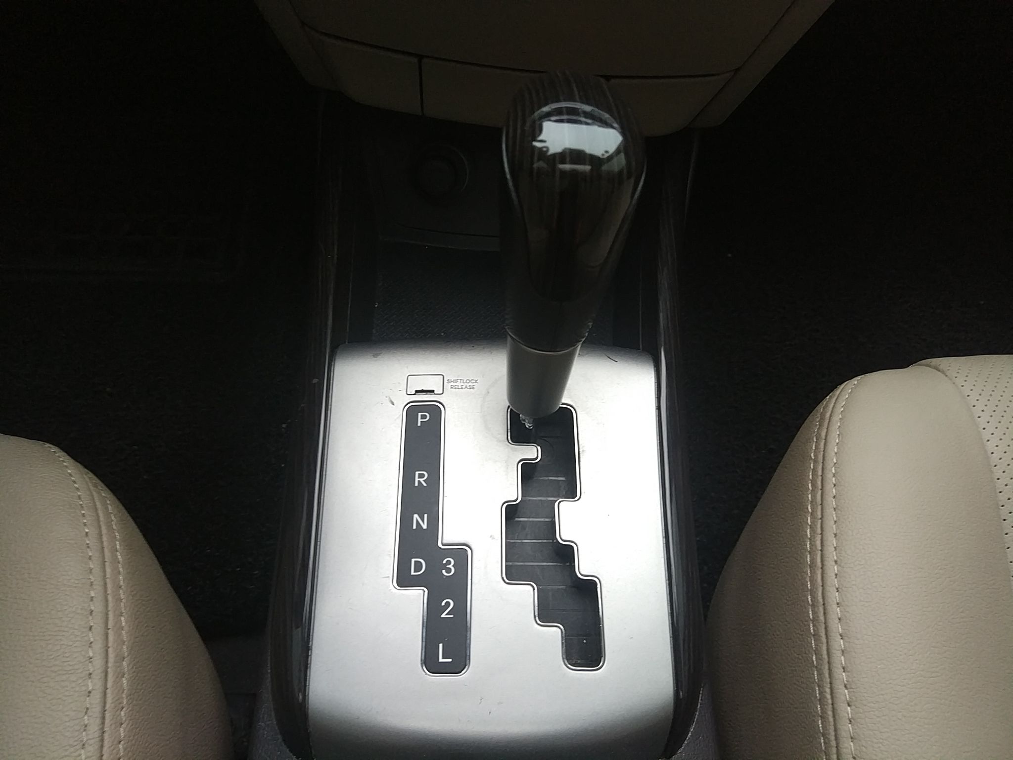 现代 悦动 2011款 1.6l 自动豪华型