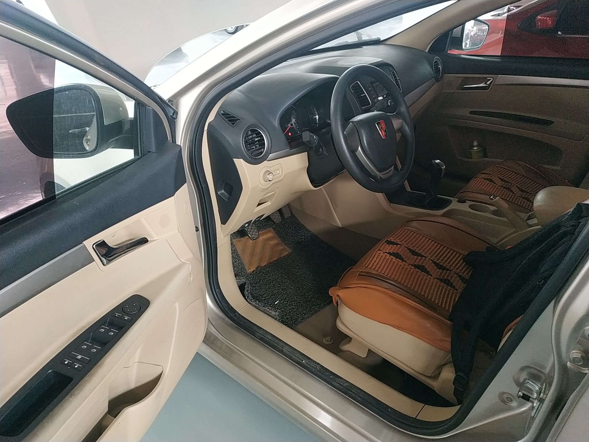 荣威350 2015款 1.5l 手动 豪华天窗版 (国Ⅴ)