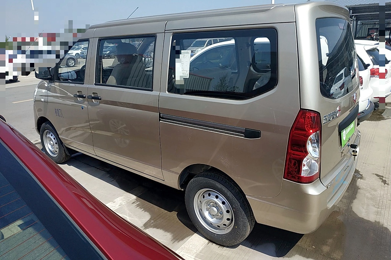 五菱荣光 2020款 1.2l s 基本型 国vi