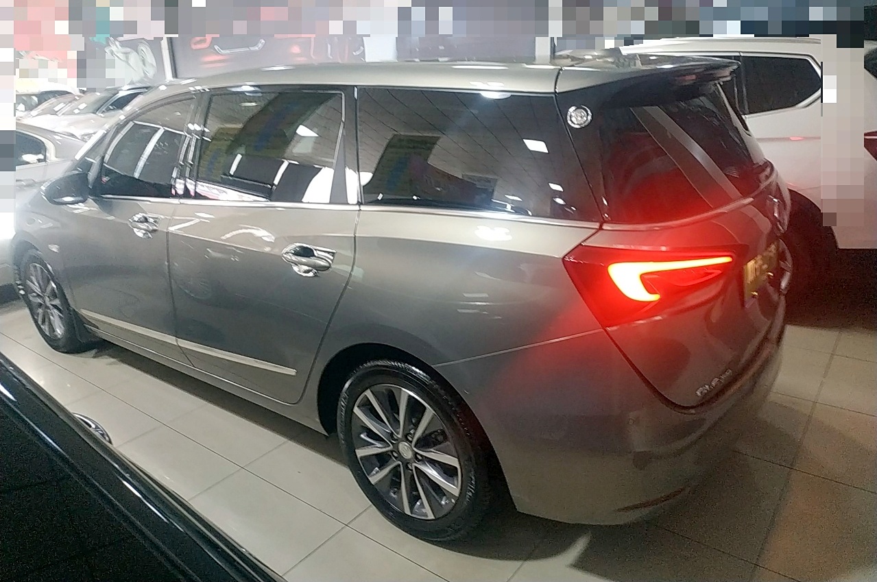 别克gl6 2018款 18t 6座尊贵型