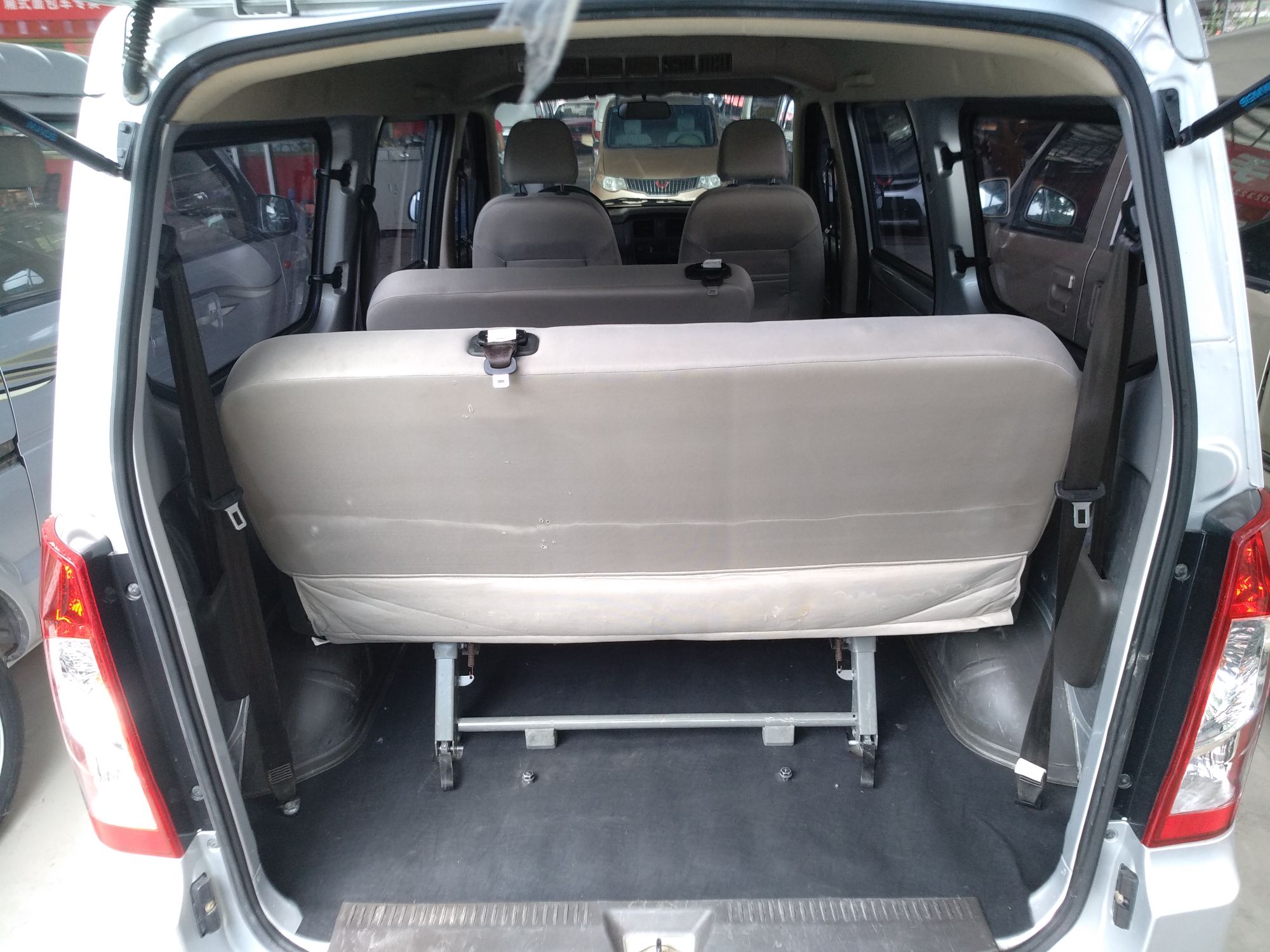 五菱荣光 2019款 1.2l s 基本型