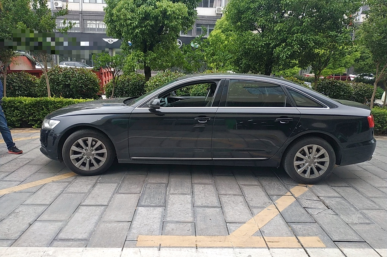 奥迪a6l 2012款 30 fsi 舒适型 车辆图片