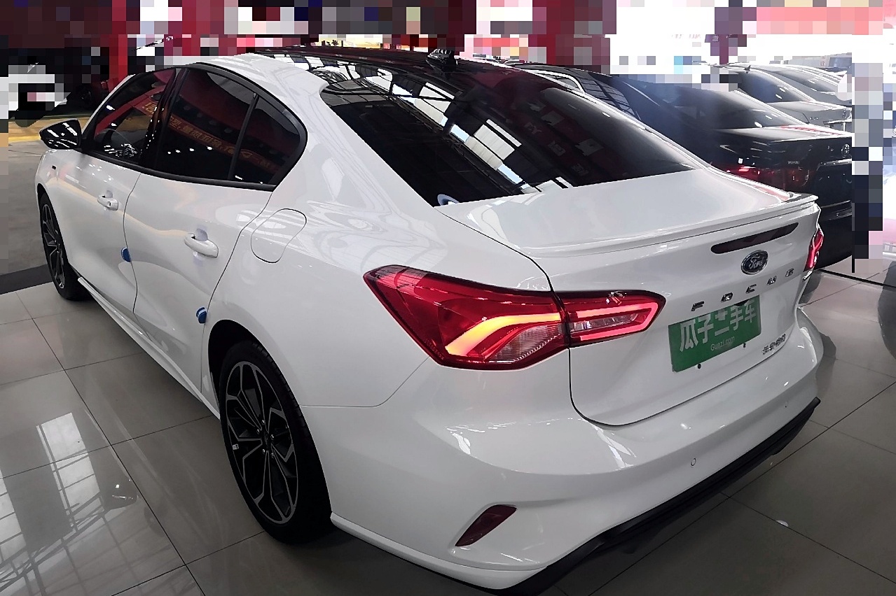 福特 福克斯 2020款 三厢 ecoboost 180 自动st line