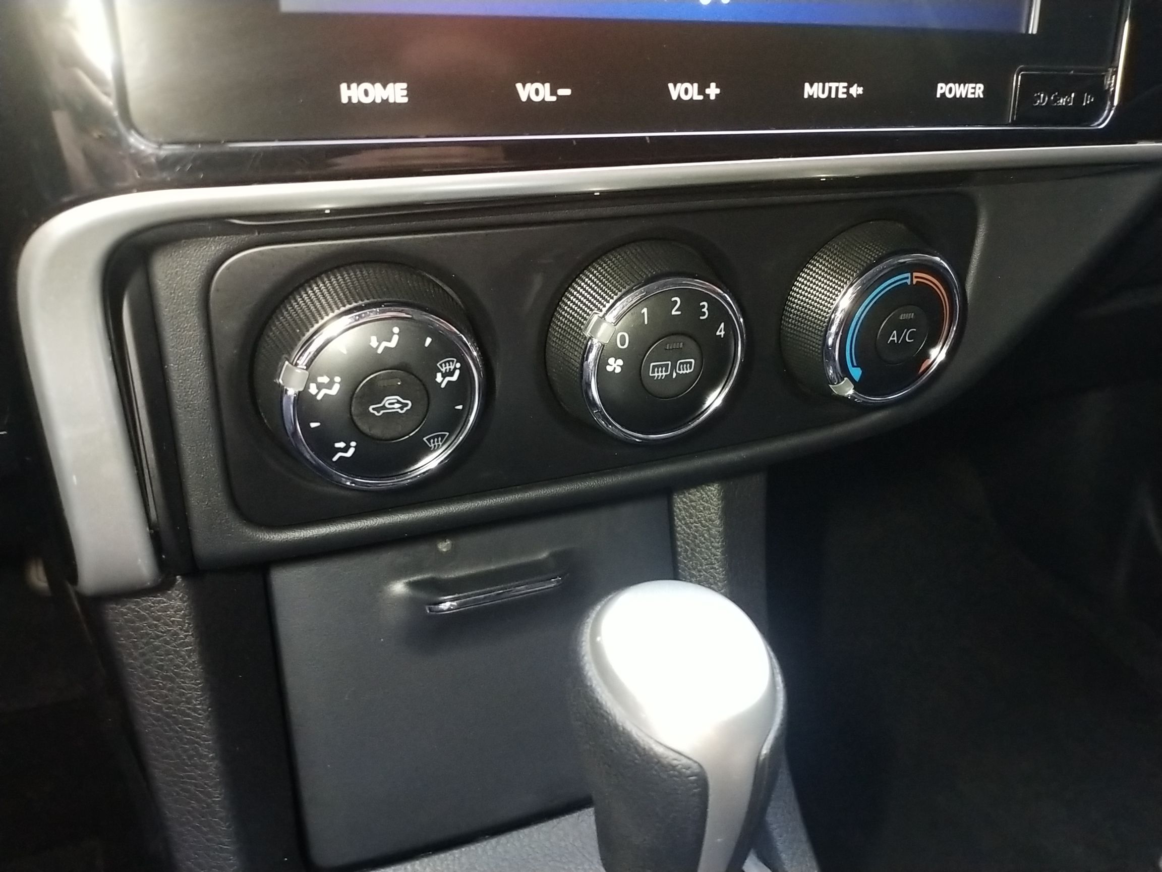 丰田 卡罗拉 2018款 1.2t s-cvt gl-i智辉版