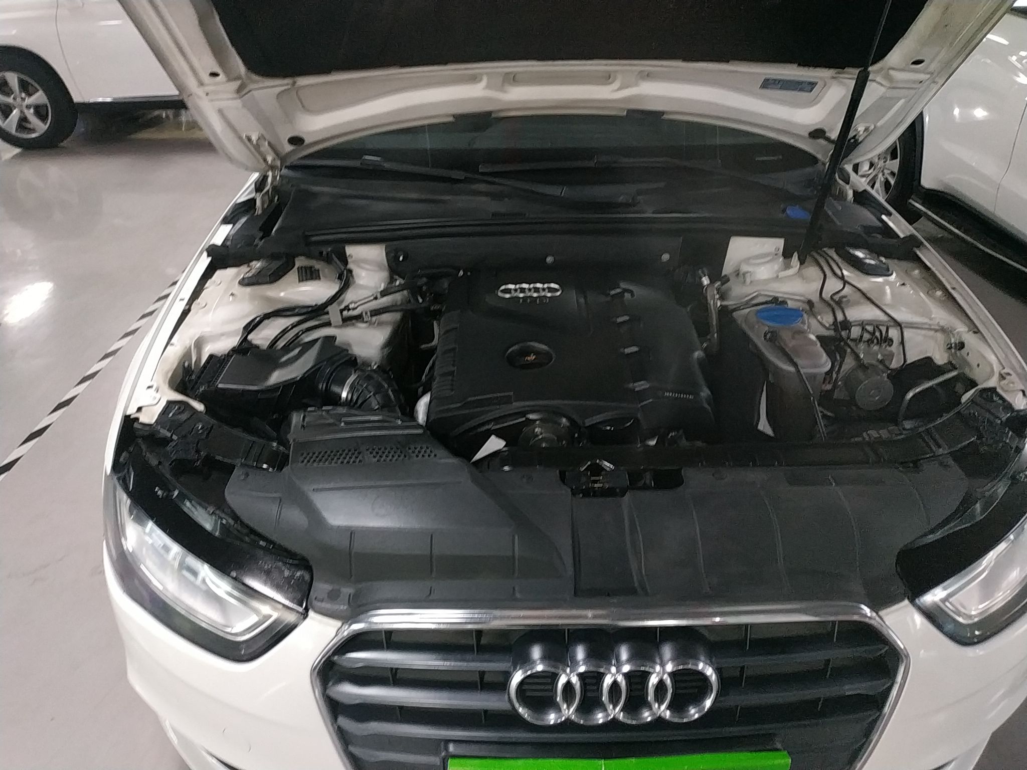 奥迪a4l 2013款 35 tfsi 自动标准型