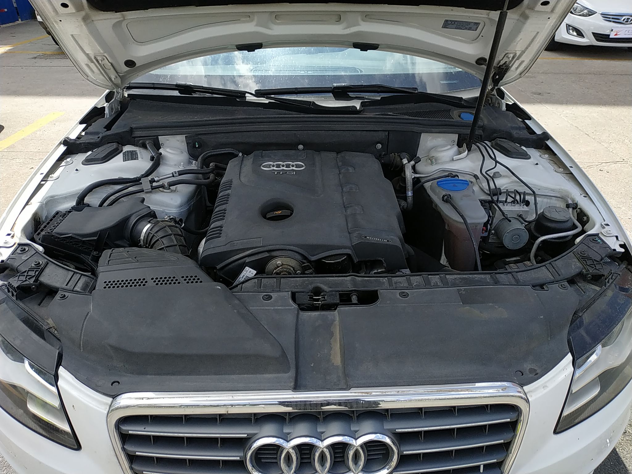 奥迪a4l 2012款 2.0 tfsi 自动标准型