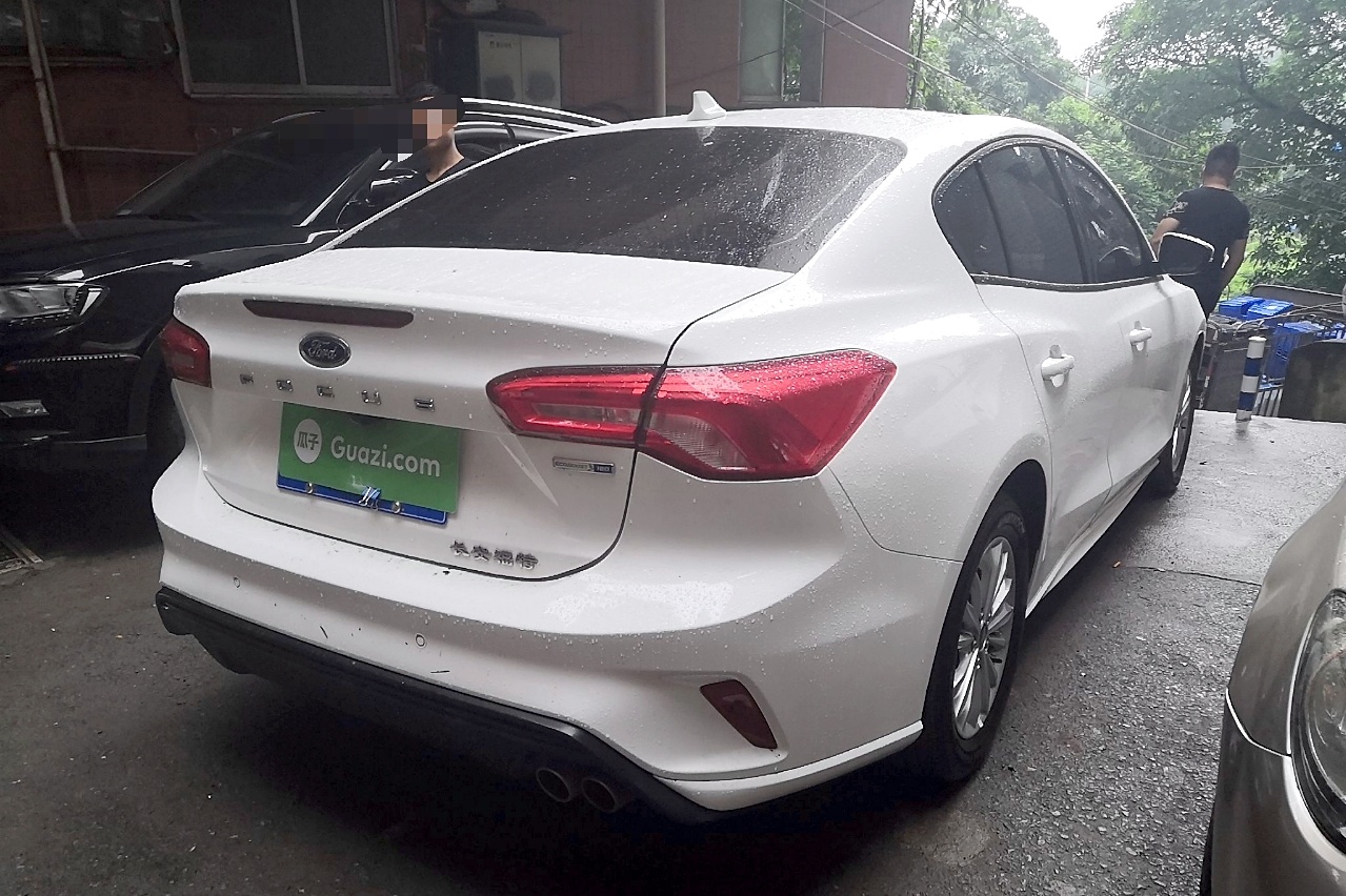福特 福克斯 2020款 三厢 ecoboost 180 自动锋潮型 车辆图片