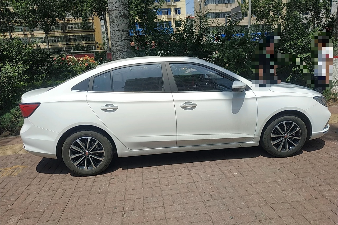 荣威i5 2020款 1.5l 手动4g互联领豪旗舰版 车辆图片