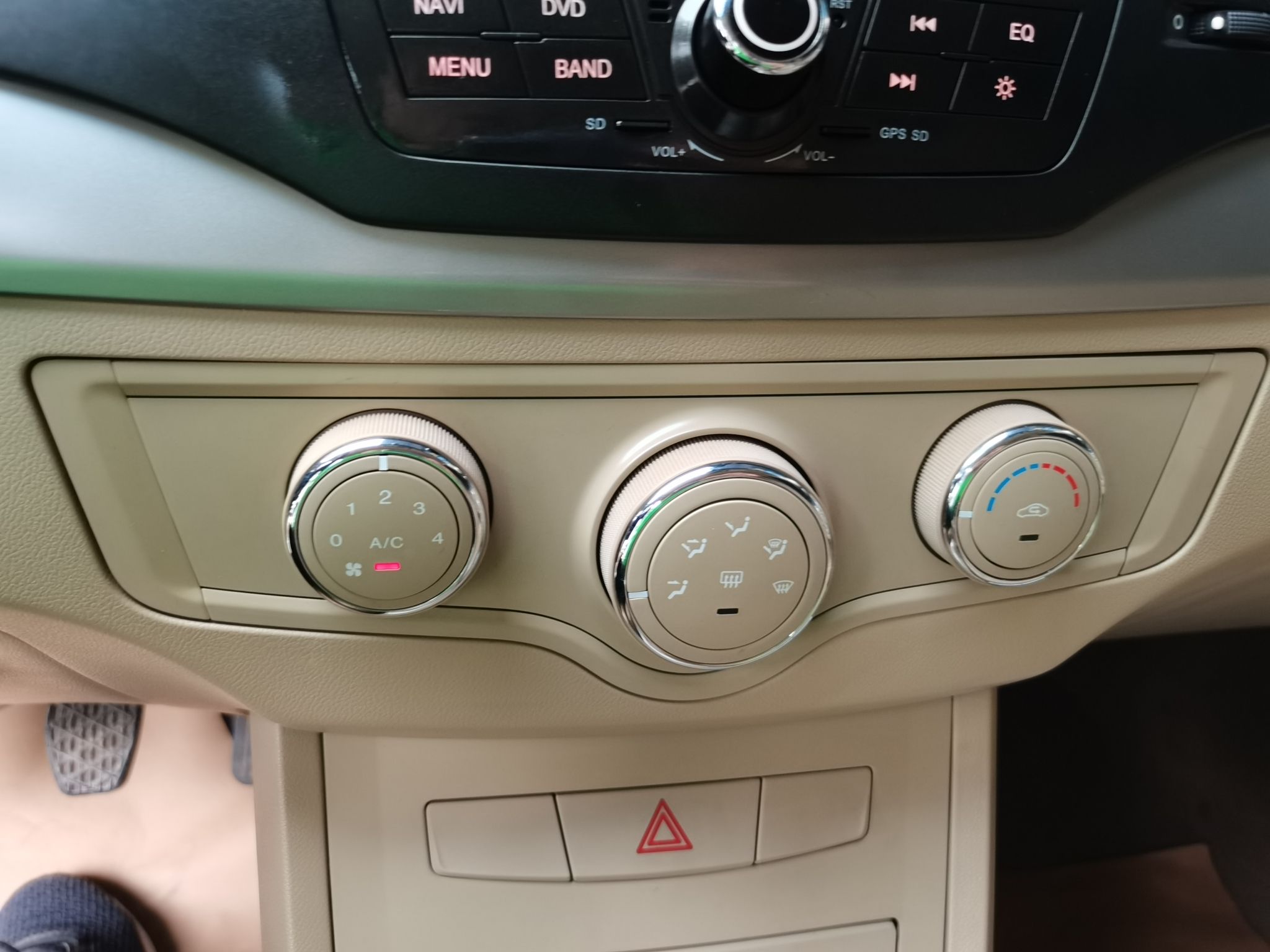 荣威350 2013款 350s 1.5l 手动迅驰版