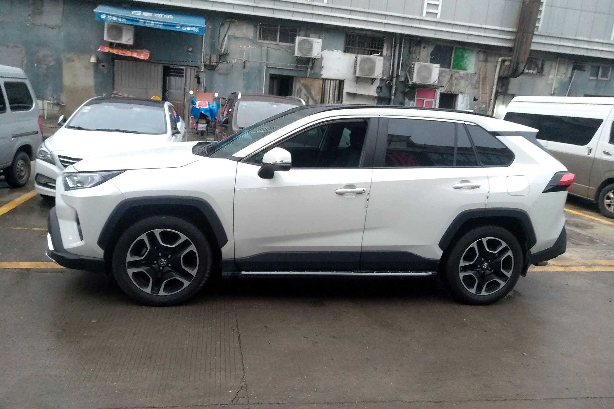 丰田rav4 2020款 2.0l cvt两驱尊贵版