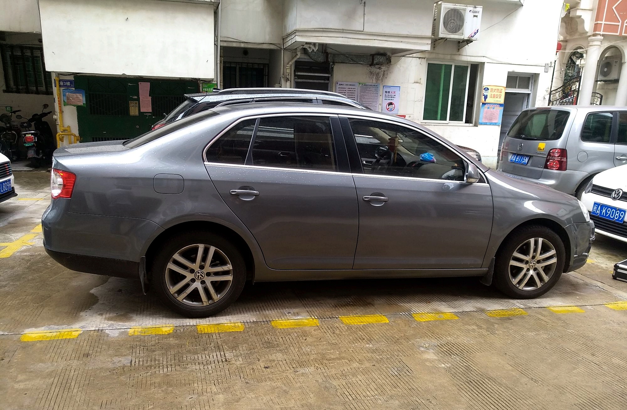 大众 速腾 2010款 1.4tsi 自动豪华型