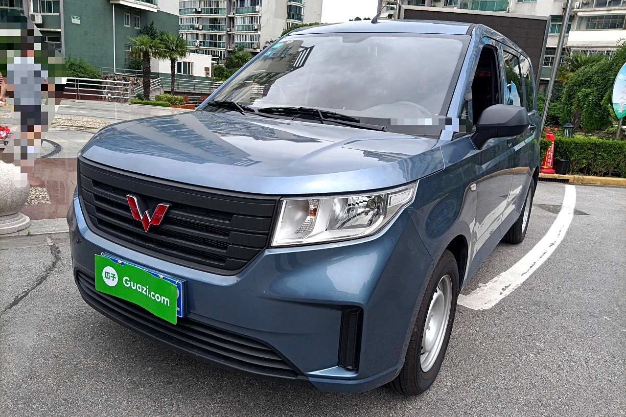 五菱宏光plus 2019款 1.5t 手动标准型 5座
