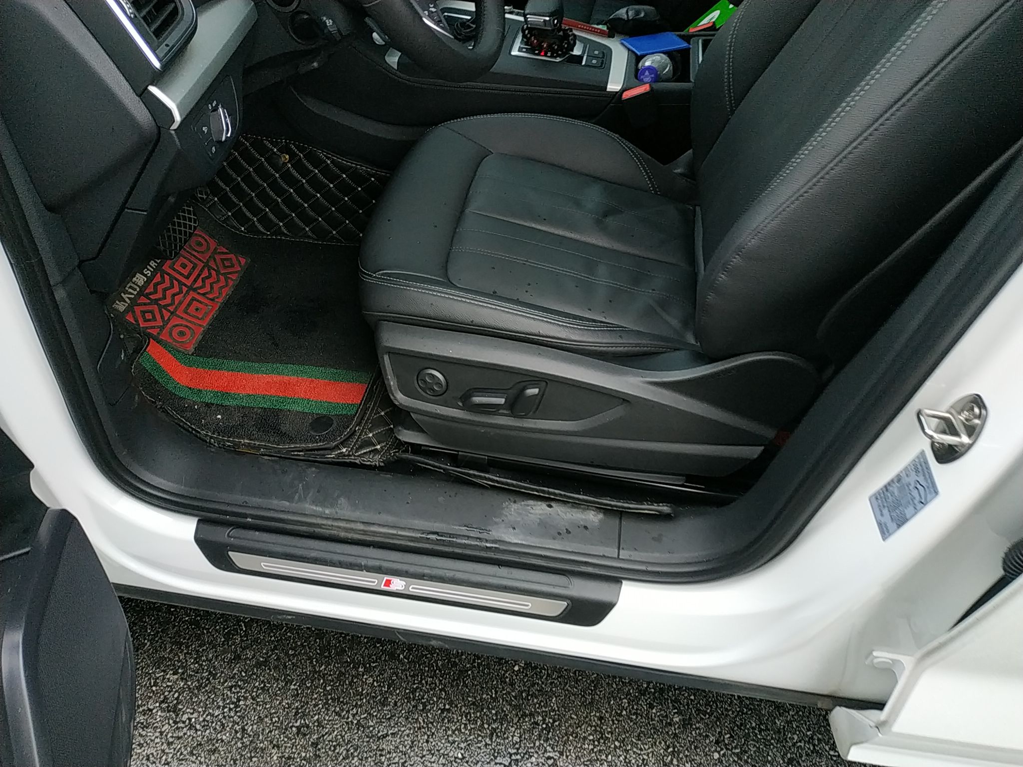 奥迪q5l 2020款 40 tfsi 荣享时尚型