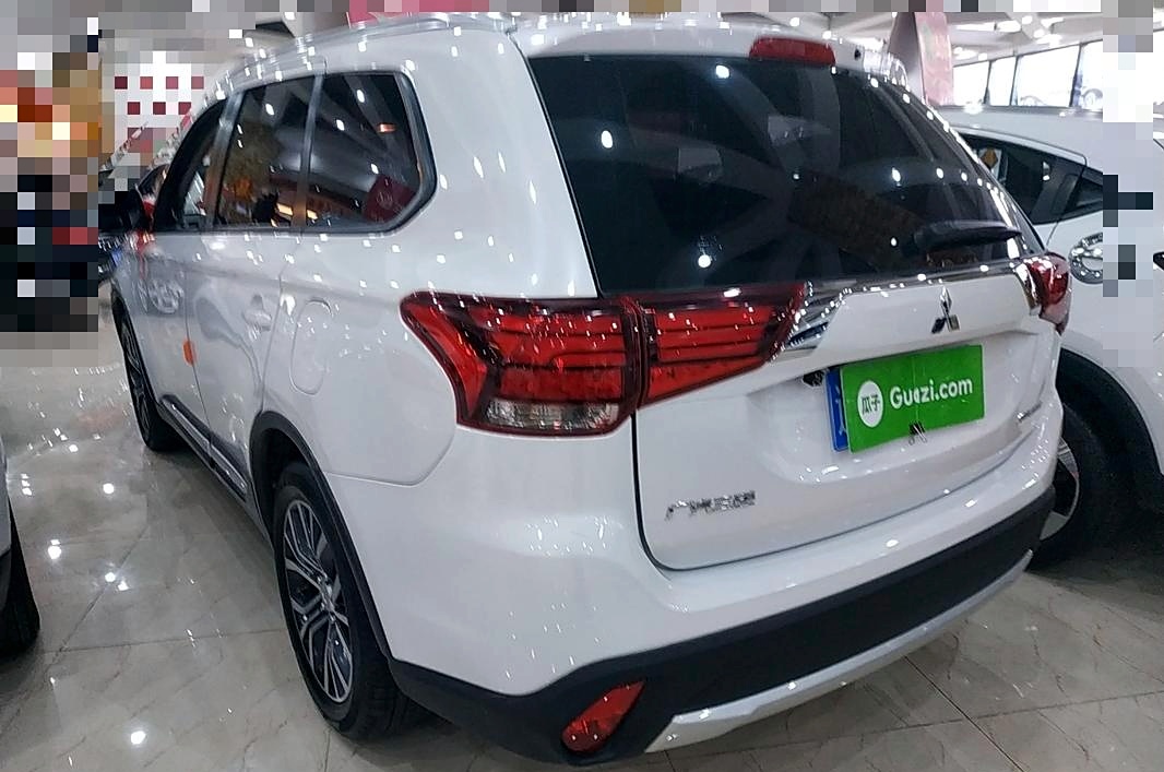 三菱 欧蓝德 2018款 2.0l 两驱荣耀版 5座