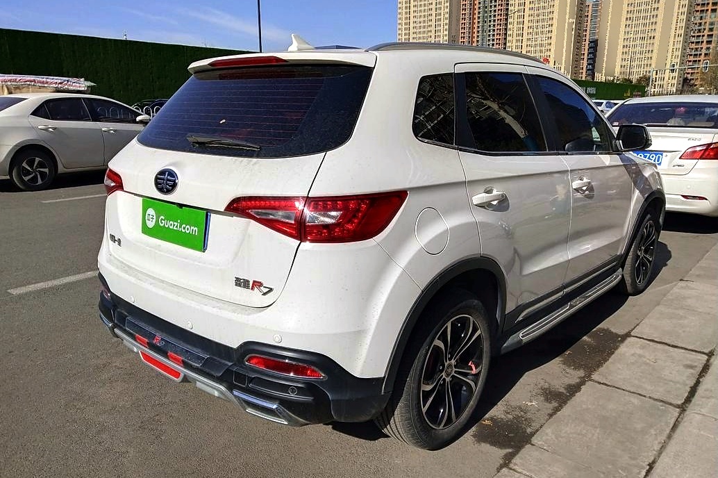 一汽 森雅r7 2017款 1.6l 自动尊贵型