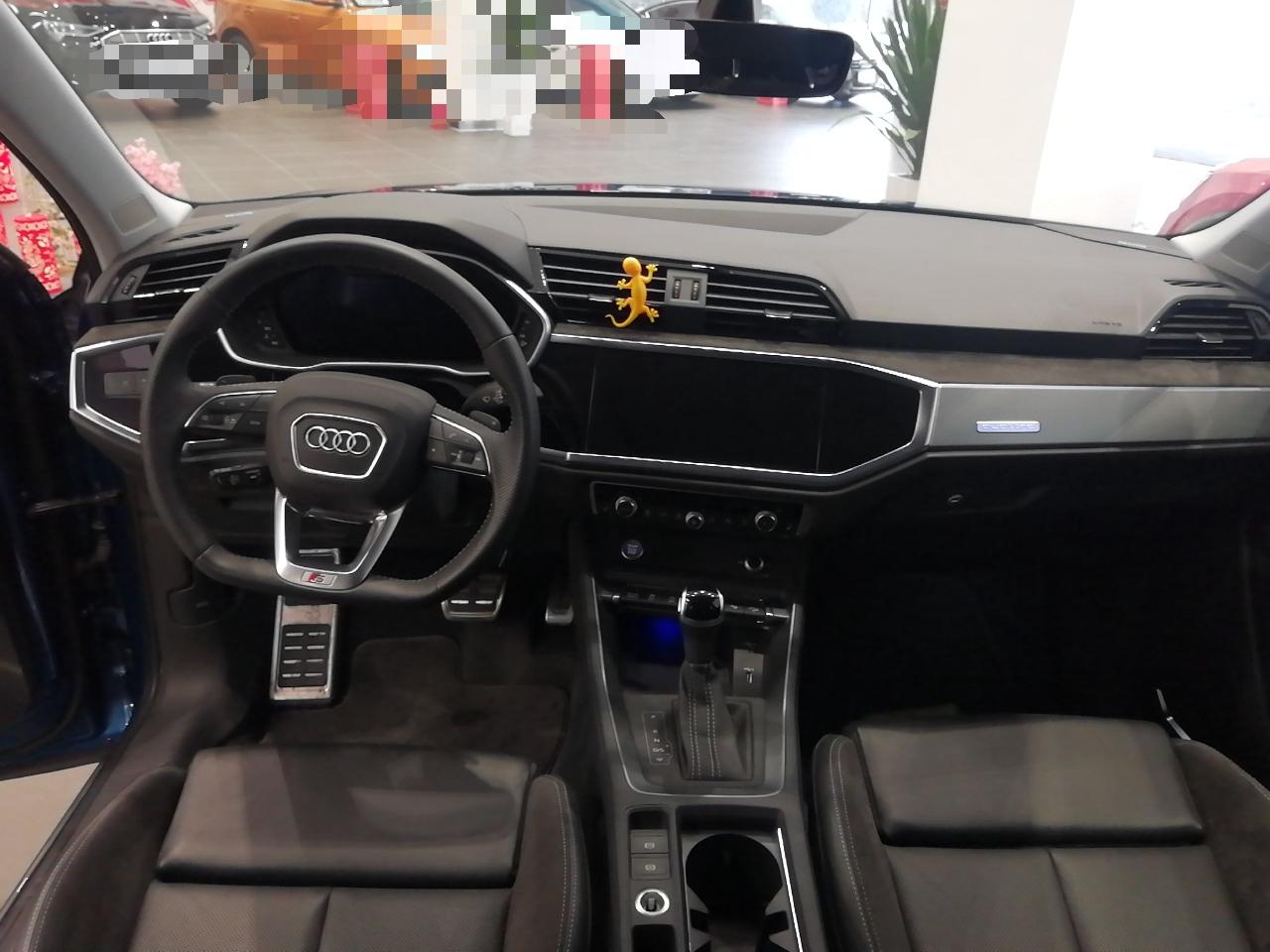 奥迪q3 2020款 45 tfsi quattro 豪华动感型