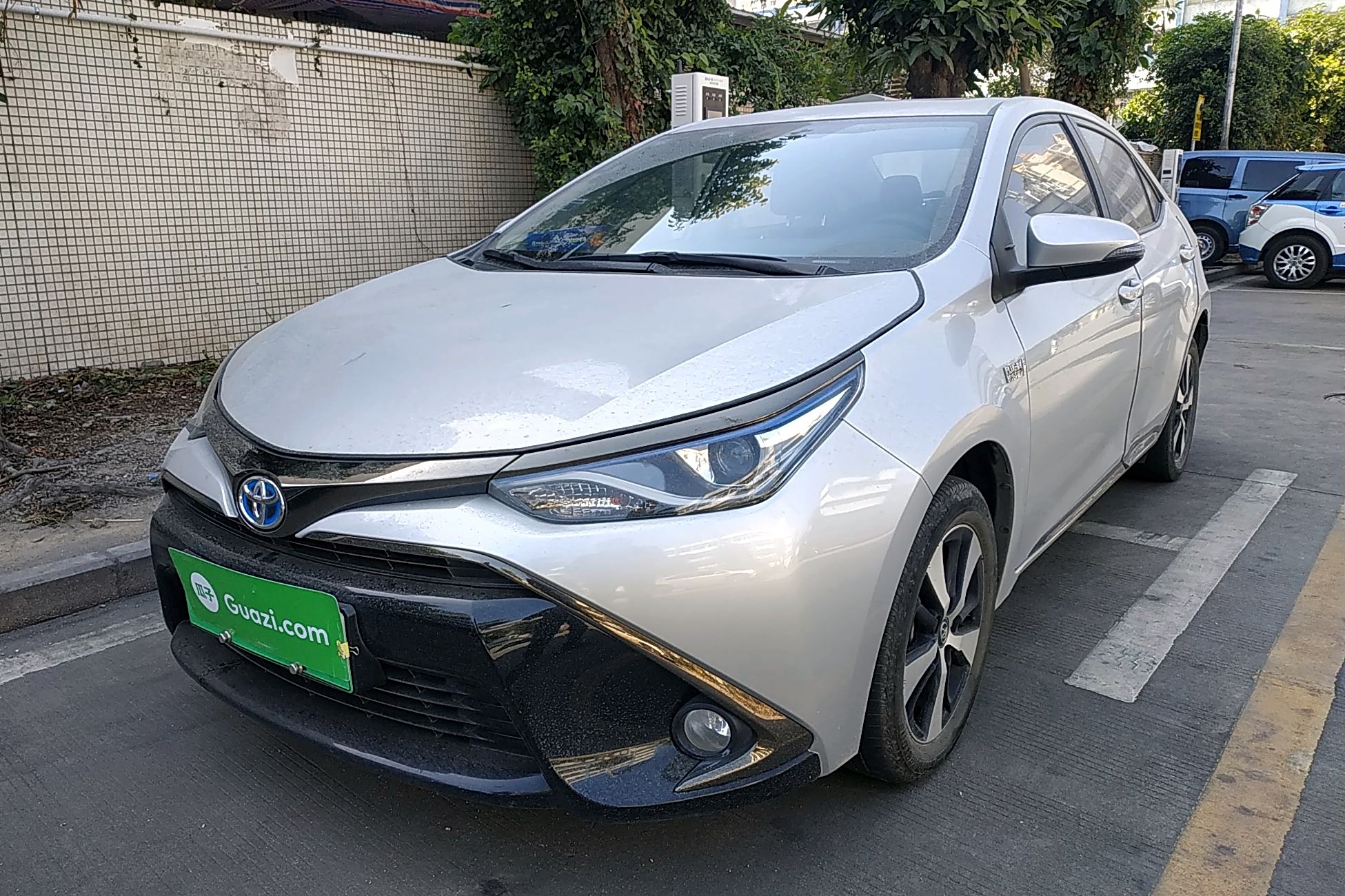 丰田 雷凌双擎e 2019款 1.8ph gs cvt精英天窗版
