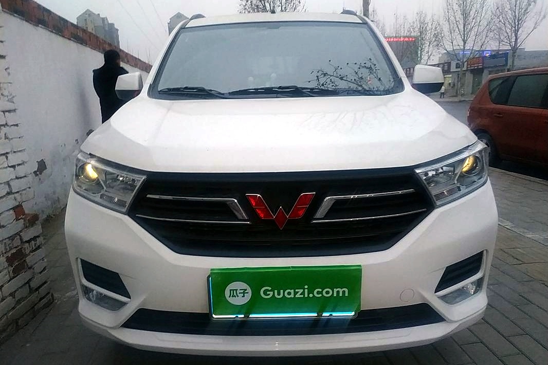 五菱宏光 2019款 1.5l s舒适型国vi lar