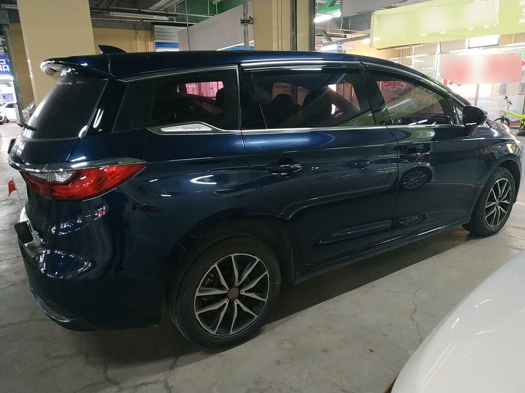 比亚迪 宋max 2018款 1.5t 手动智联豪华型 6座
